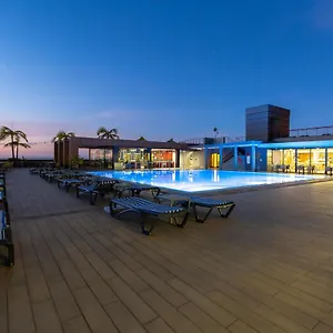 https://four-views-monumental.madeira-islandshotels.com