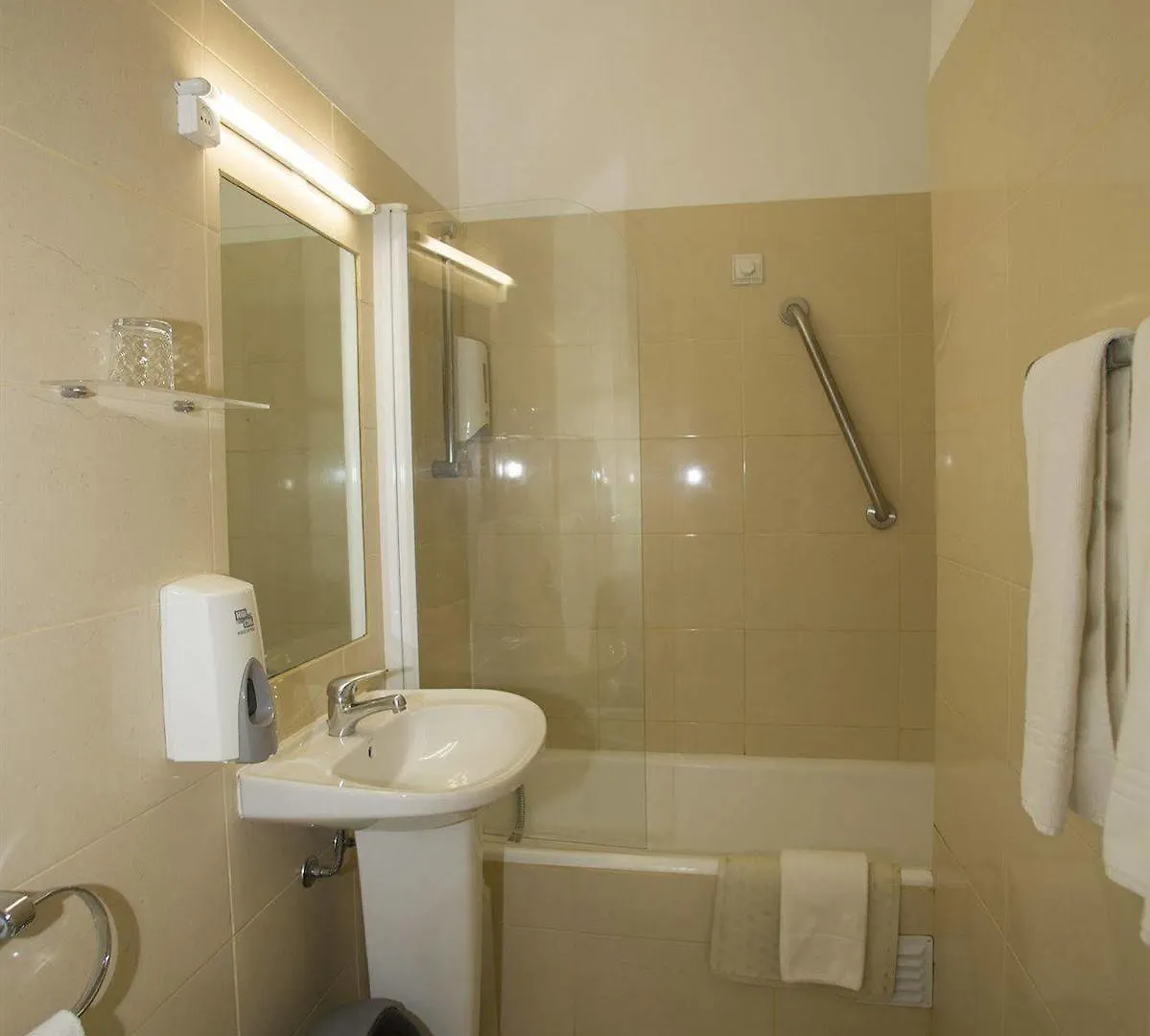Hotel Capital Lisboa  ליסבון